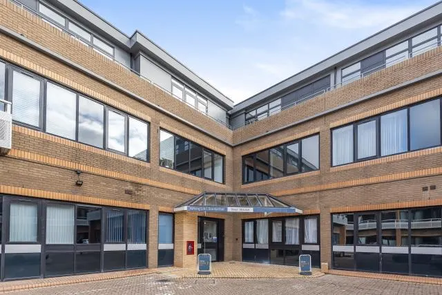 Overbridge Square, Newbury, RG14, photo 1