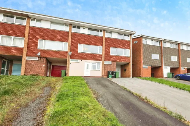 Hunnington Crescent, Halesowen, photo 1