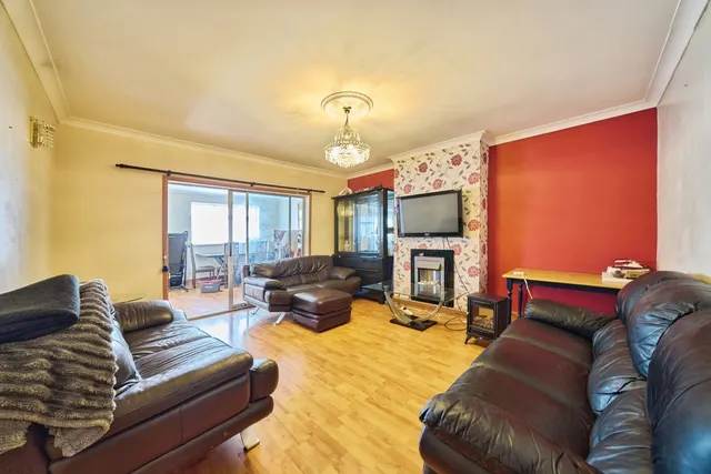 Photo 2 — Roding Lane North, Woodford Green, IG8