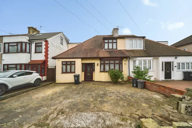 Roding Lane North, Woodford Green, IG8, photo 1