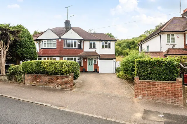 Old Lodge Lane, Purley CR8 4AN, photo 1