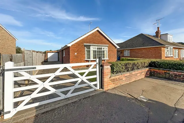 East Preston, BN16, photo 1