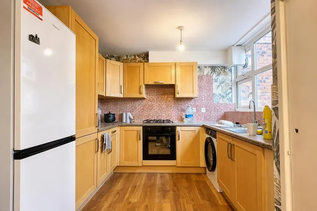 Este Road, London, SW11, photo 2