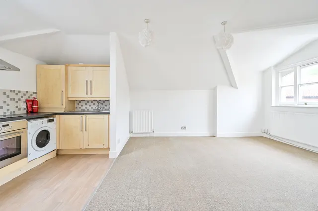 7 Cedar House, 109 Thurlow Park Road, London, photo 1