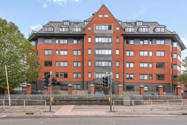 Wellington Street, Slough, SL1, photo 1