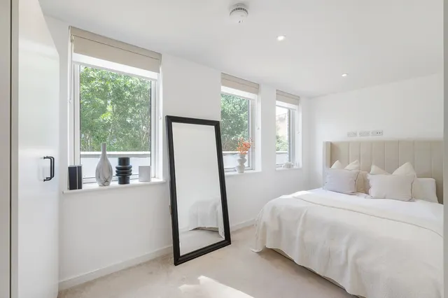 Photo 3 — Beaumont Road, Southfields, SW19