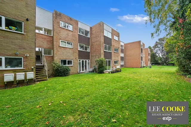 Off Newbridge Crescent, Tettenhall, WV6, photo 2
