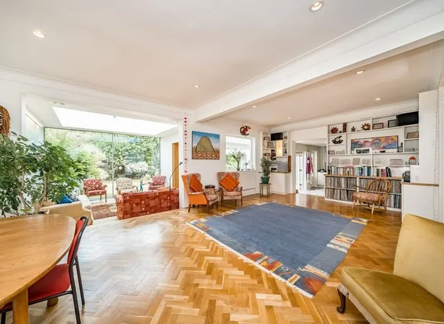 Photo 3 — Cholmeley Crescent, Highgate, N6