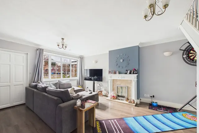 Southwark Close, Yateley, GU46, photo 3
