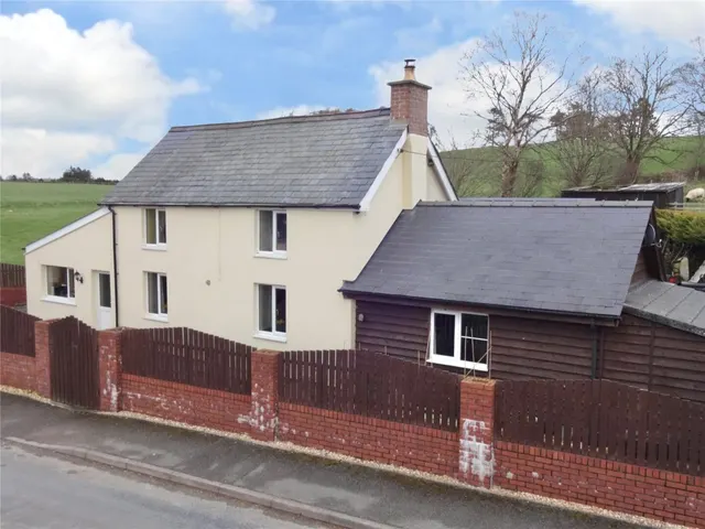 Pant-y-Dwr, Rhayader, photo 1