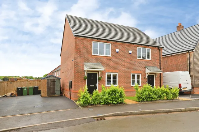 Crocus Way, Lea Castle, Kidderminster, photo 1