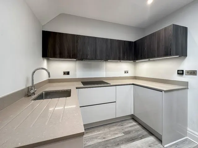 Limpsfield Road, Warlingham, photo 2