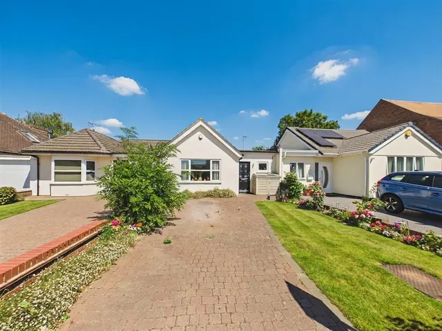 Howletts Lane, Ruislip, HA4 7RR, photo 1