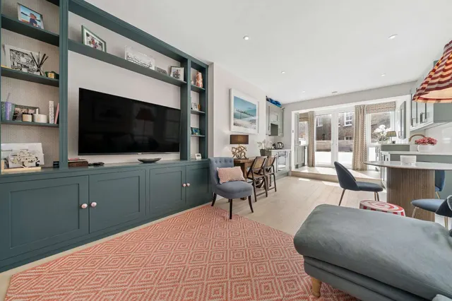 Prince of Wales Drive, London, SW11 4SF, photo 1