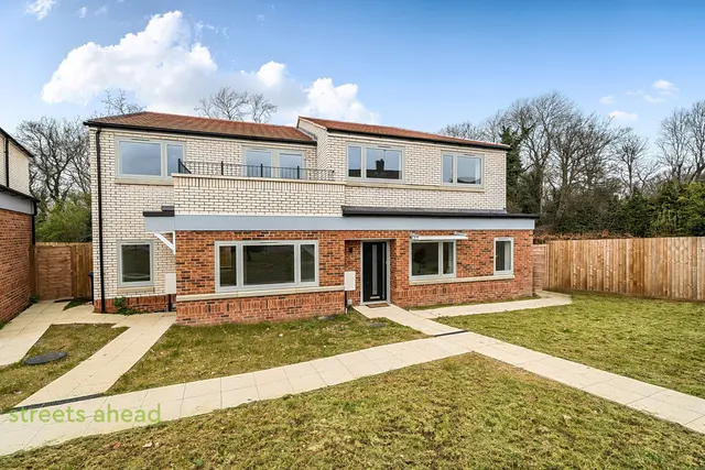 Fairoak Close, Kenley, CR8, photo 1