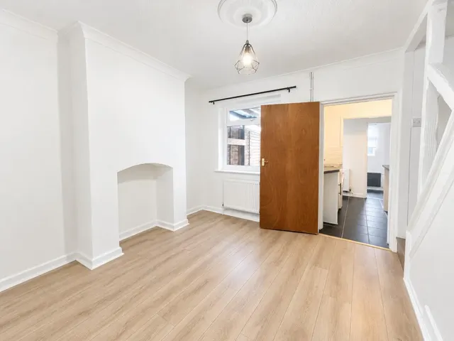 Artillery Street, New Town, CO1, photo 3