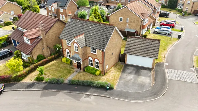 Magnus Drive, Hatch Warren, Basingstoke, RG22, photo 1