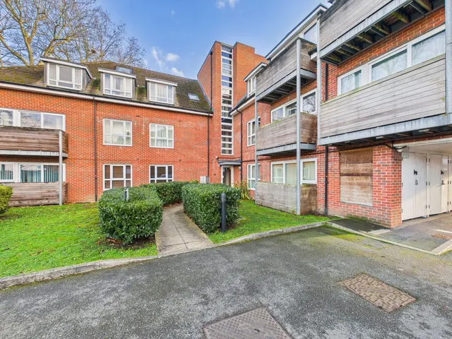 Church Road, Ashford, TW15, photo 1