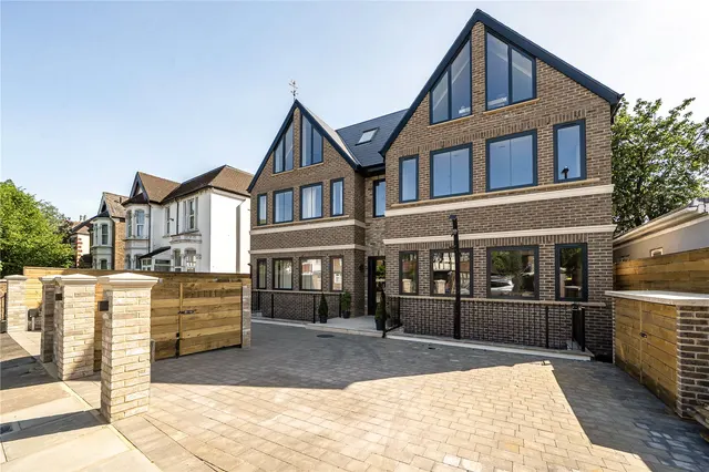 Creswick Road, London, W3, photo 1