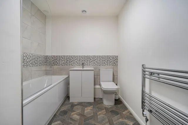 Snedshill Way, Snedshill, TF2, photo 3
