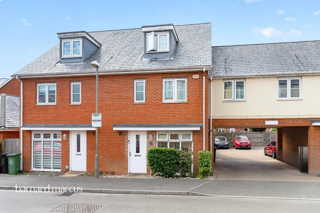 Parritt Road, Redhill, photo 1