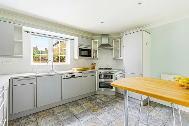 Patterson Court, Wooburn Green, HP10, photo 3