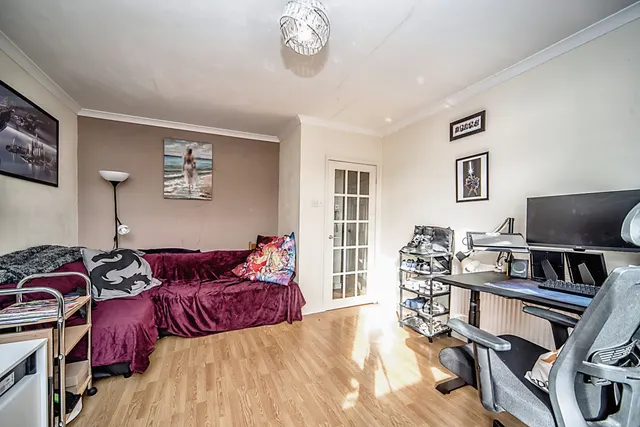 Seaton Drive, Bedford, MK40, photo 2