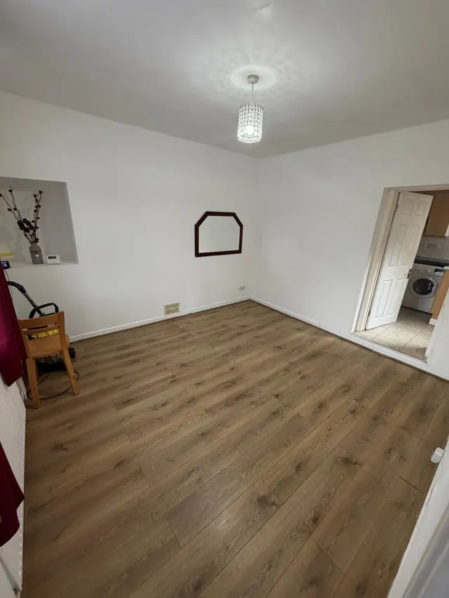Neath Road, Swansea, SA6, photo 2