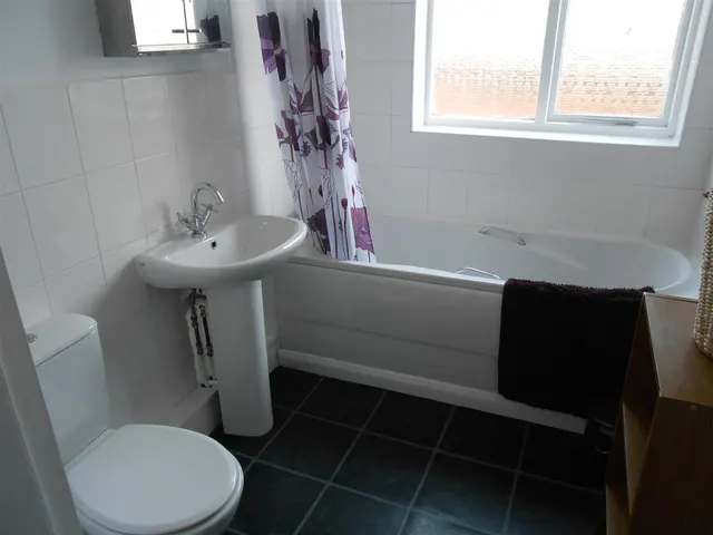 Photo 3 — Newnham Road, Newark, NG24