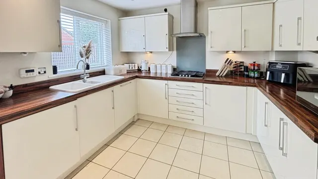 Jubilee Close, Cherry Willingham, LN3, photo 2