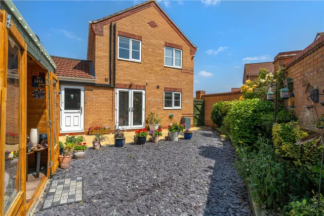 Photo 3 — Finch Drive, Sleaford, Lincolnshire, NG34