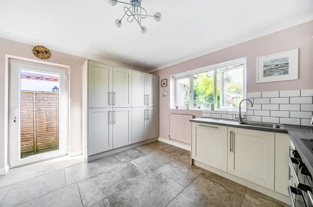 Holmwood Close, West Wittering, PO20, photo 3