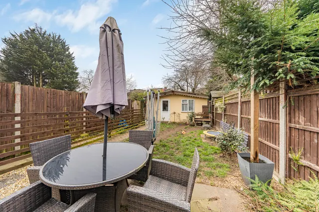Photo 3 — Merton Avenue, Hillingdon, UB10