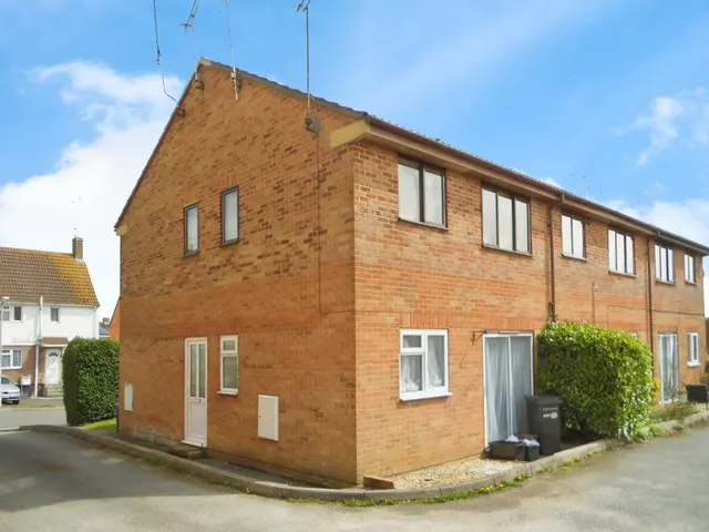Rosebery Avenue, Yeovil, photo 1