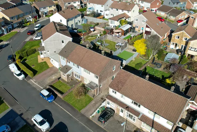 Photo 3 — Towyn Way, Tonteg, Pontypridd, South Glamorgan