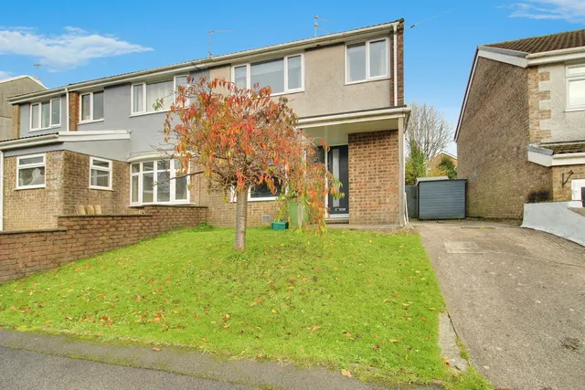 Photo 2 — Towyn Way, Tonteg, Pontypridd, South Glamorgan