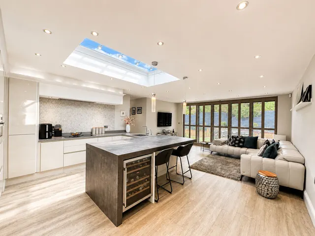 Damery Road, Bramhall, SK7, photo 2