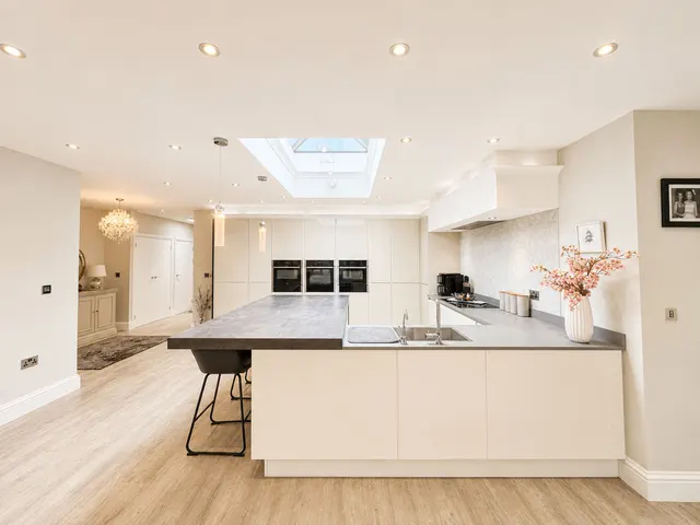 Damery Road, Bramhall, SK7, photo 3