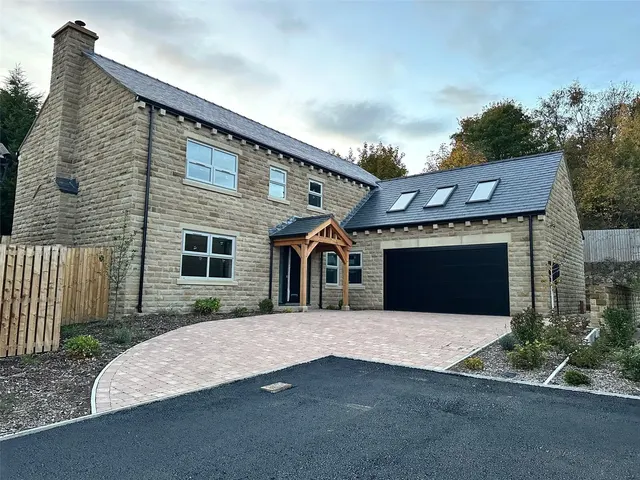 Leeds Road, Howden Clough, WF17, photo 1
