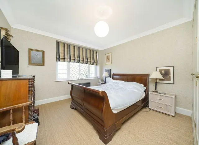 Photo 3 — Finchley Road, Finchley Road, NW2