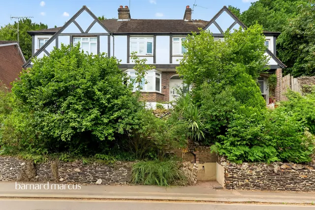 Garlands Road, Redhill, photo 1