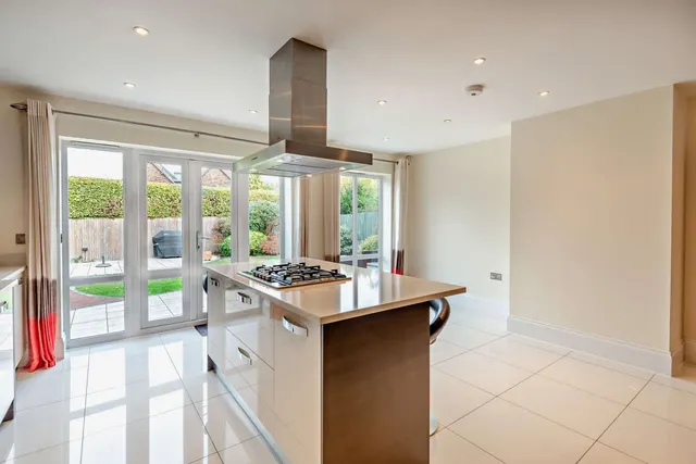 Ethorpe Close, Gerrards Cross, SL9, photo 3