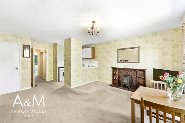 Youngs Road, Newbury Park, Essex, Ilford, IG27LF, photo 1