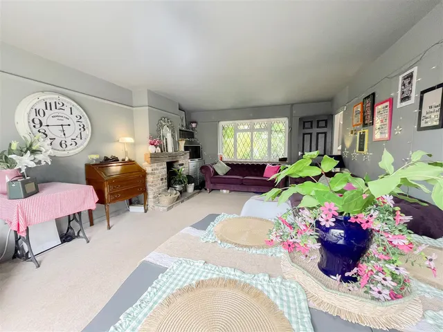 Photo 2 — 17 Cherwell Road, Heathfield, TN21 8JT