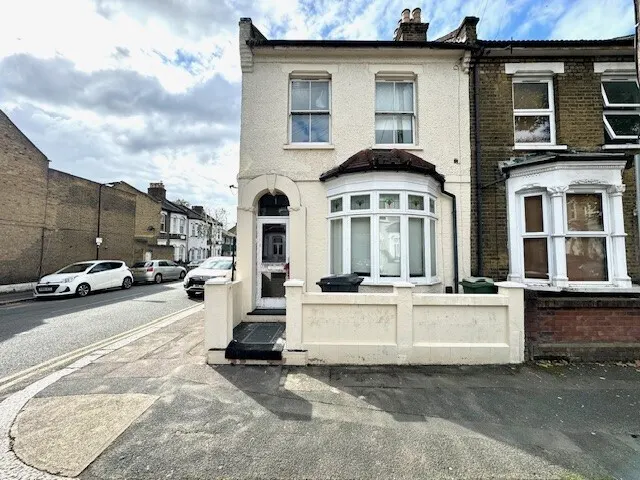 Steele Road, Leyton E11, photo 1