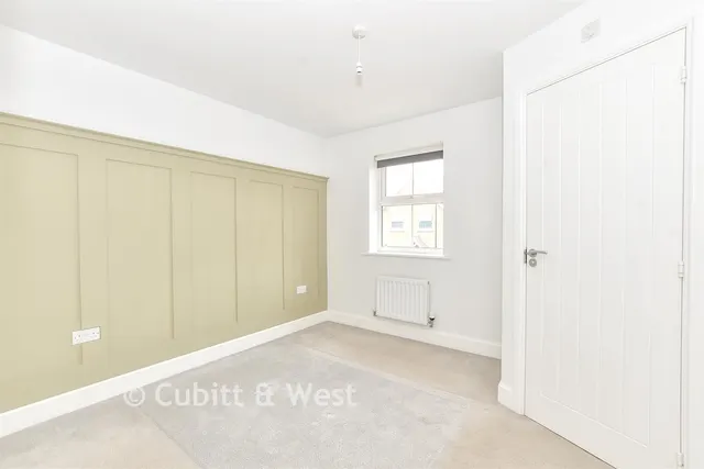 Maple Drive, Bracklesham Bay, PO20, photo 3