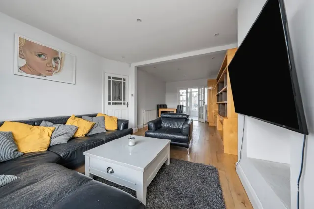 Oxford Gardens, Denham, UB9, photo 2