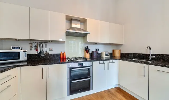 Photo 3 — Glanville Way, Epsom, KT19
