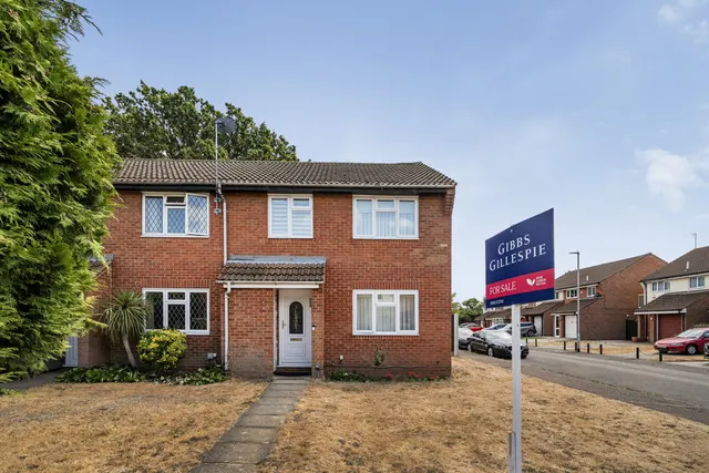 Brambles Farm Drive, Hillingdon, UB10, photo 1