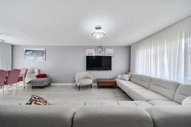 Brambles Farm Drive, Hillingdon, UB10, photo 2